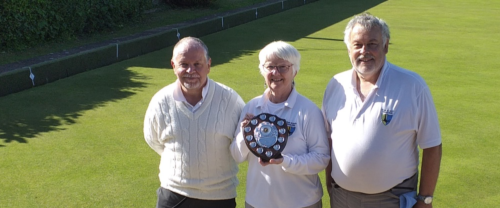 Members of Farnham U3A Lawn Bowls Group.